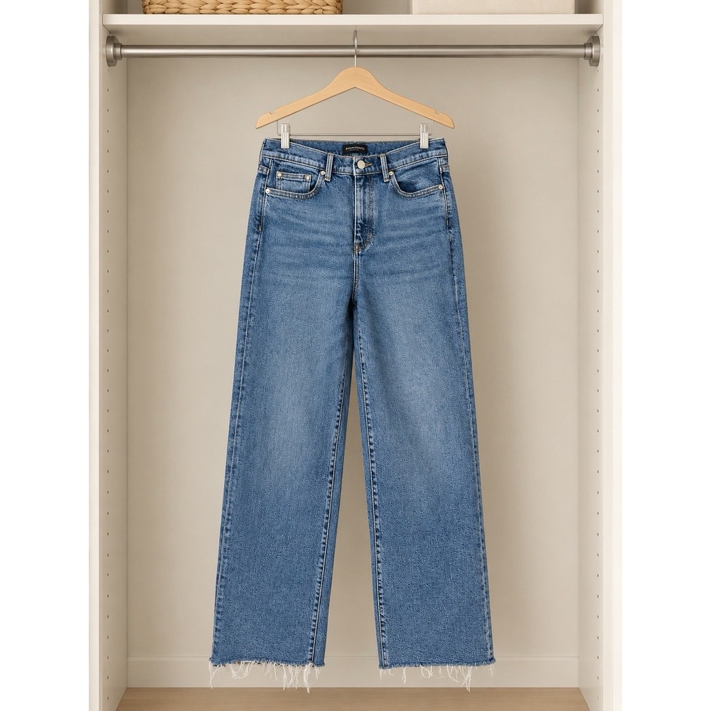 Banana Republic Mid  Rise Wide Leg Crop Jeans Size. 29.  N-7